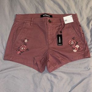 Beautiful NWT floral embroidered shorts